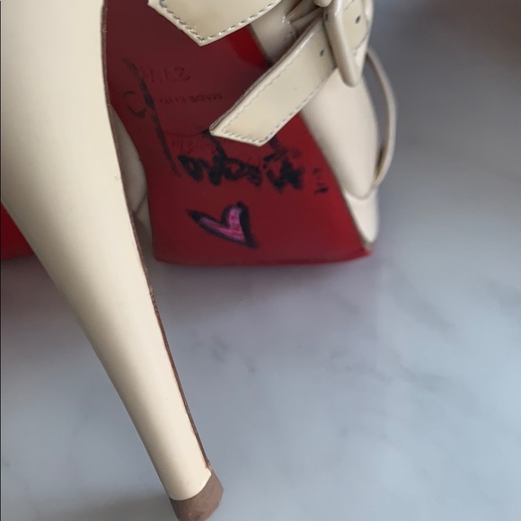 Christian Louboutin Differa SIGNED heels in nude - Picture 16 of 16